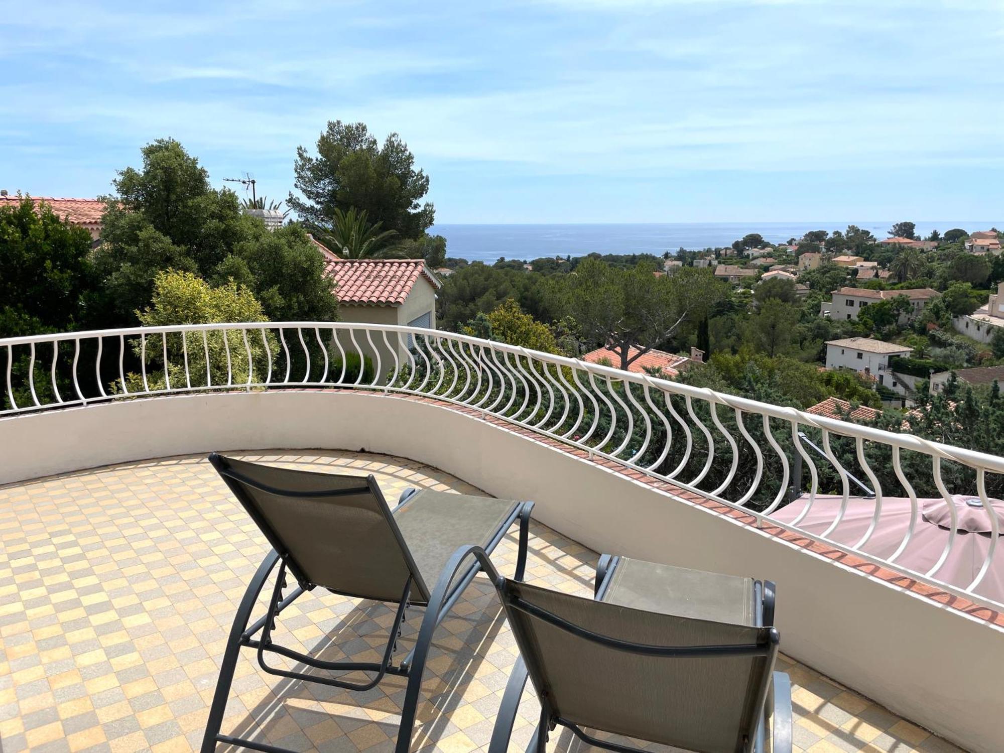Podaroc Villa